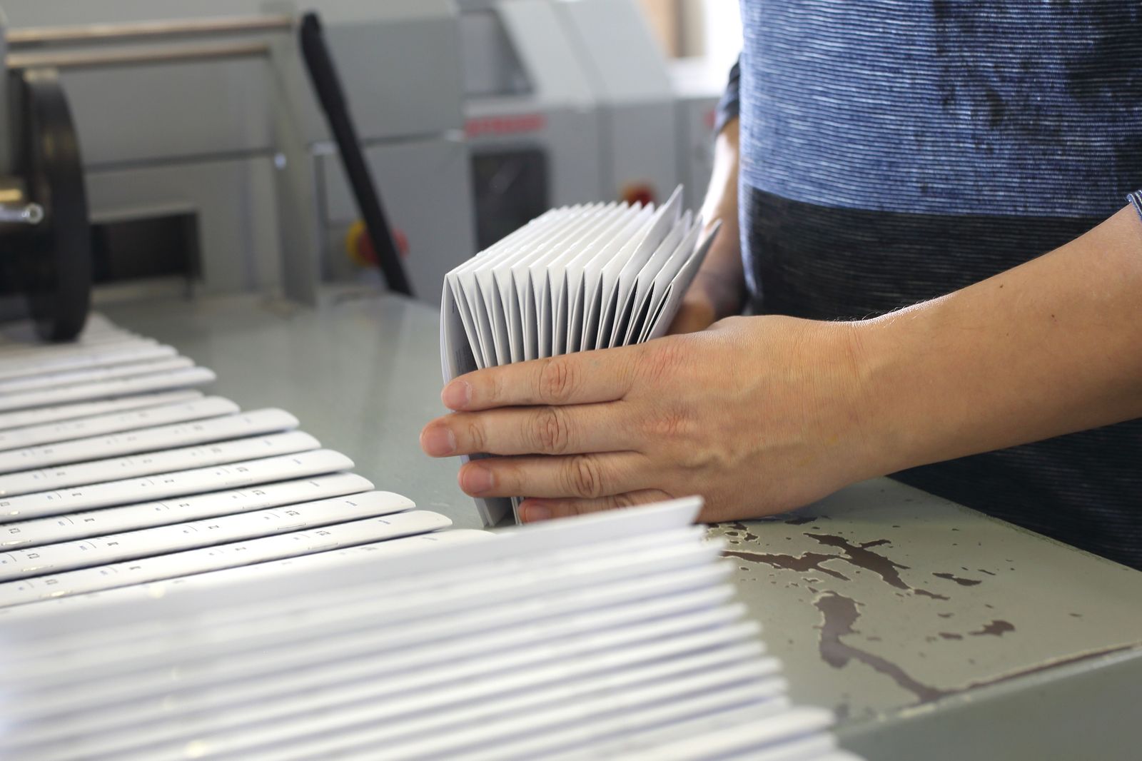 Folding and finishing a printed booklet by hand